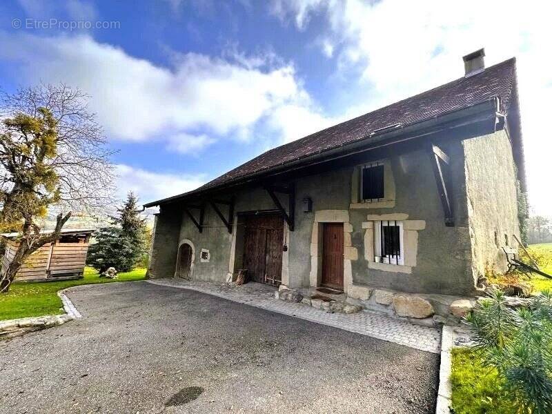 Maison à CRUSEILLES