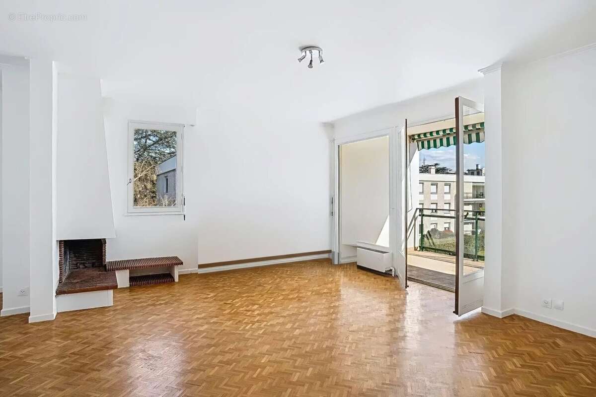 Appartement à CHARBONNIERES-LES-BAINS