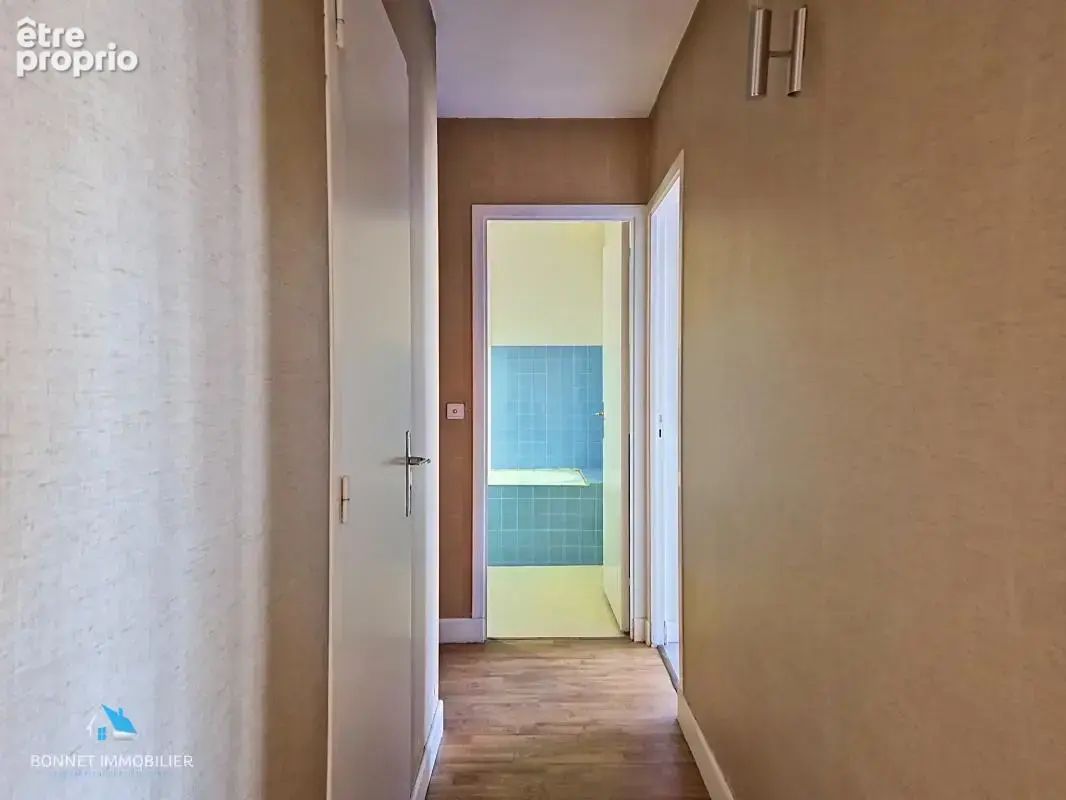 Appartement T3 avec terrasse et parking - photo 8