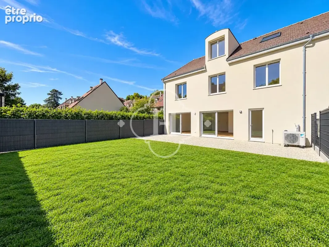 Photo Maison à Le Mesnil-Le-Roi au prix de 899 000€