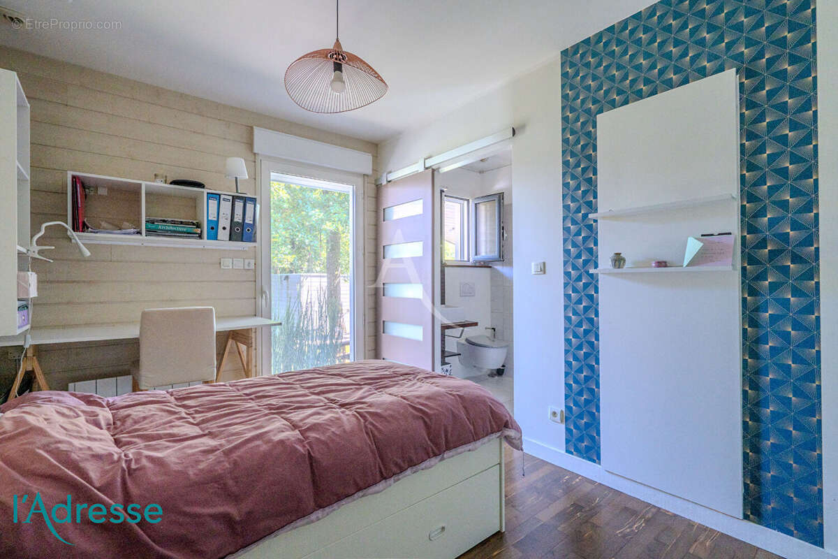 GRADIGNAN Coup de coeur ! - Maison familiale de plain pied en pleine nature - photo 11