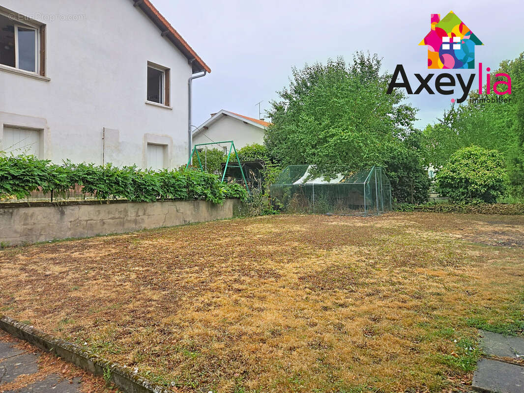 A vendre - roanne - maison 4 chambres, garage et terrain - photo 10