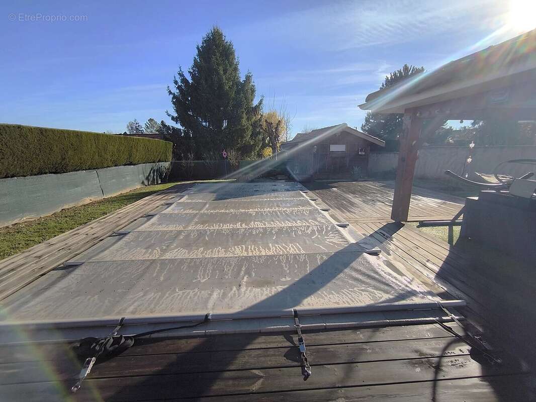 Maison à CRUZILLES-LES-MEPILLAT