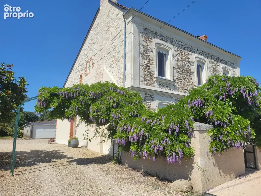 Maison à BECON-LES-GRANITS