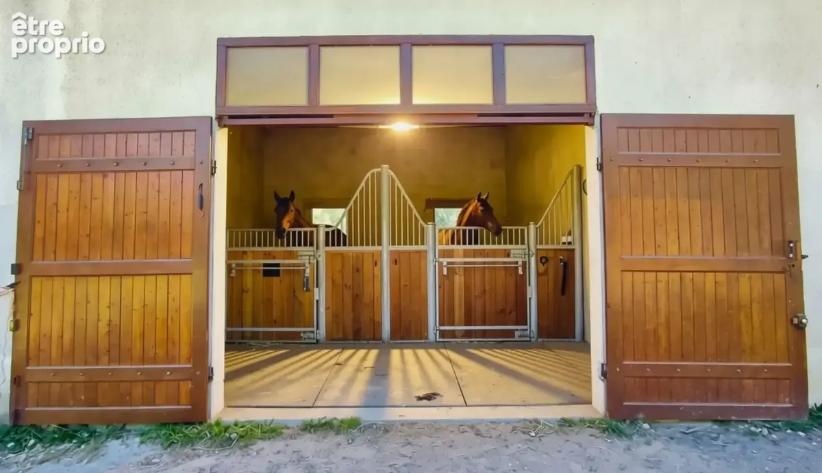 Maison avec boxes pour chevaux - photo 3