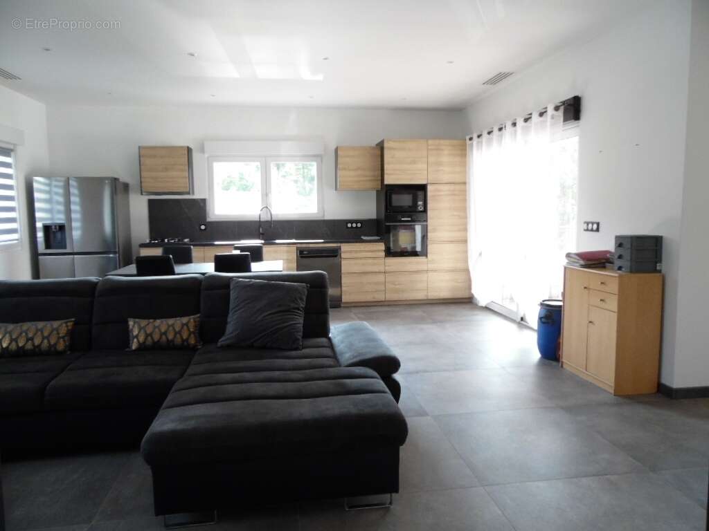 Maison à VIEUX-MOULIN