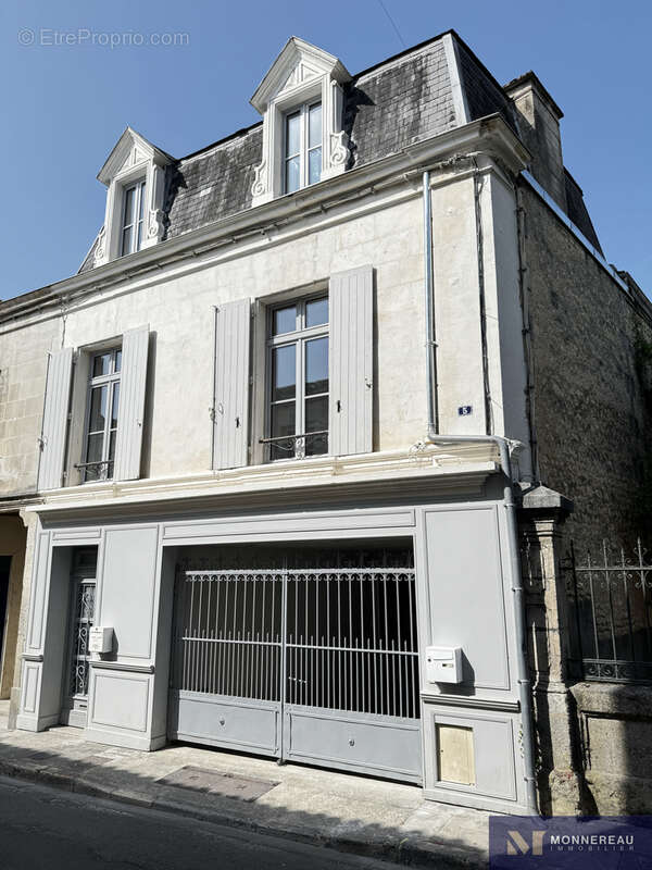 Maison à BARBEZIEUX-SAINT-HILAIRE