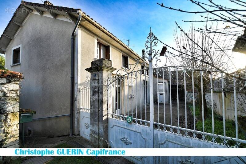 Maison à MONTIGNAC-CHARENTE