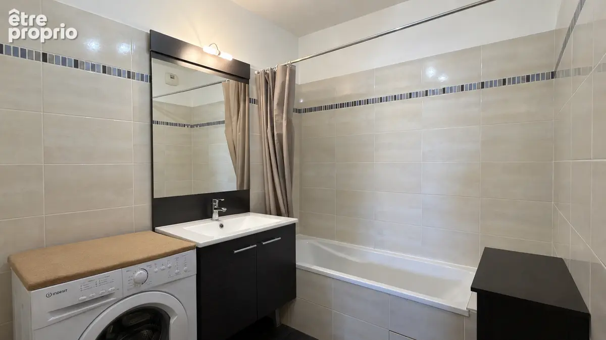 VILLEFRANCHE secteur Parc Vermorel Appartement  T3 de 77 m² avec terrasse - photo 5