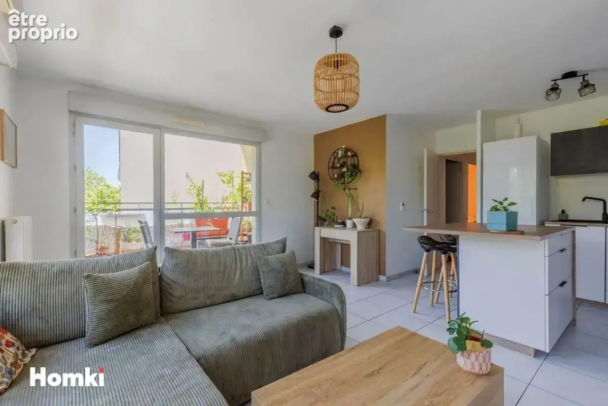 Lyon 8e -  Appartement T3 de 61 m2 - Résidence sécurisée - Route de Vienne - photo 6
