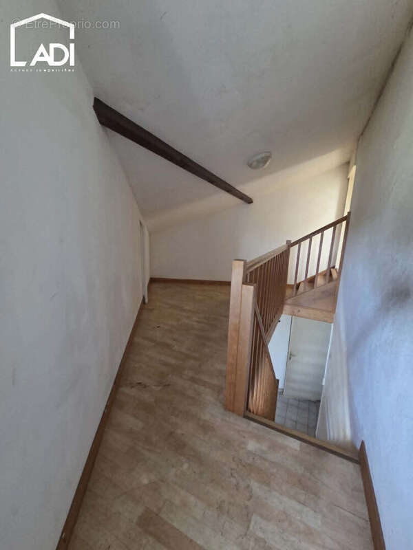 EXIREUIL ! Maison à rénover d'environ 100 m² habitables sans extérieur. - photo 6