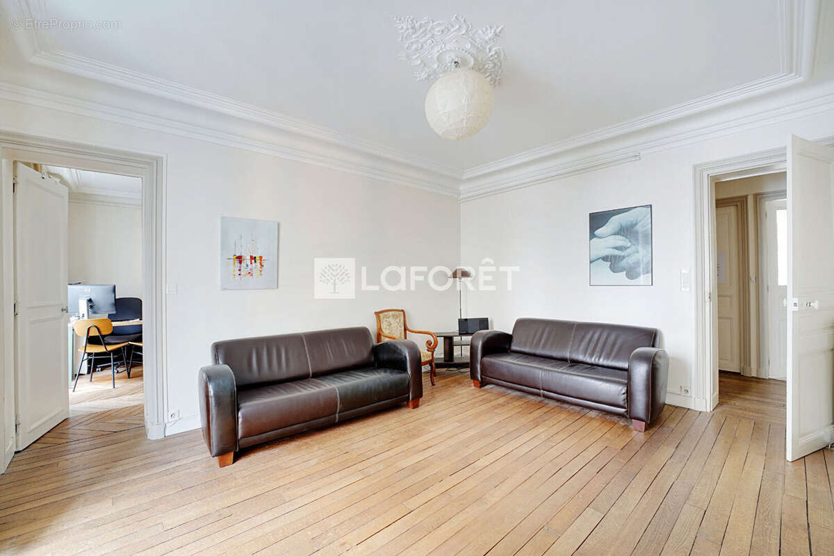 Appartement à PARIS-14E