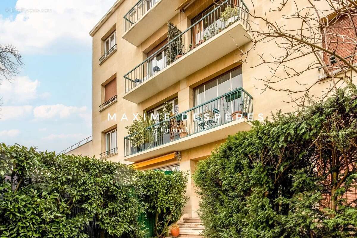 Appartement à NEUILLY-SUR-SEINE