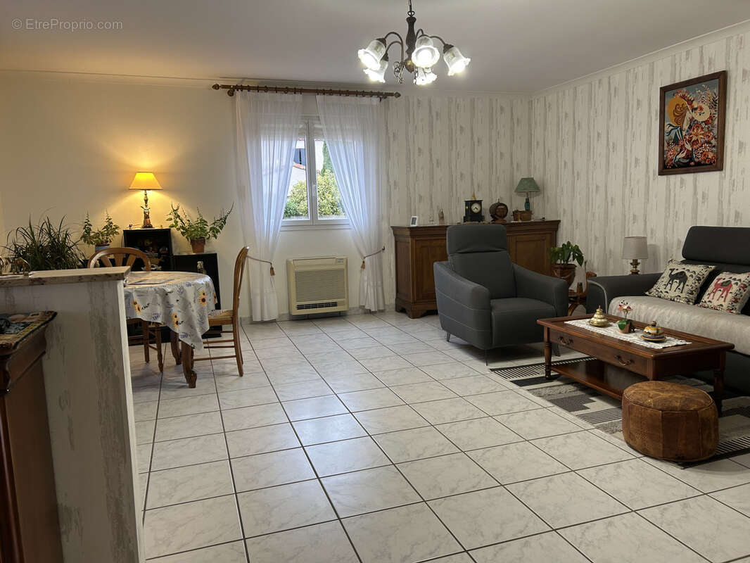 Maison à POUSSAN