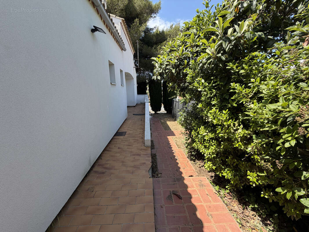 La seyne-sur-mer   maison individuelle avec vue dégagée, garage et dépendance - photo 12
