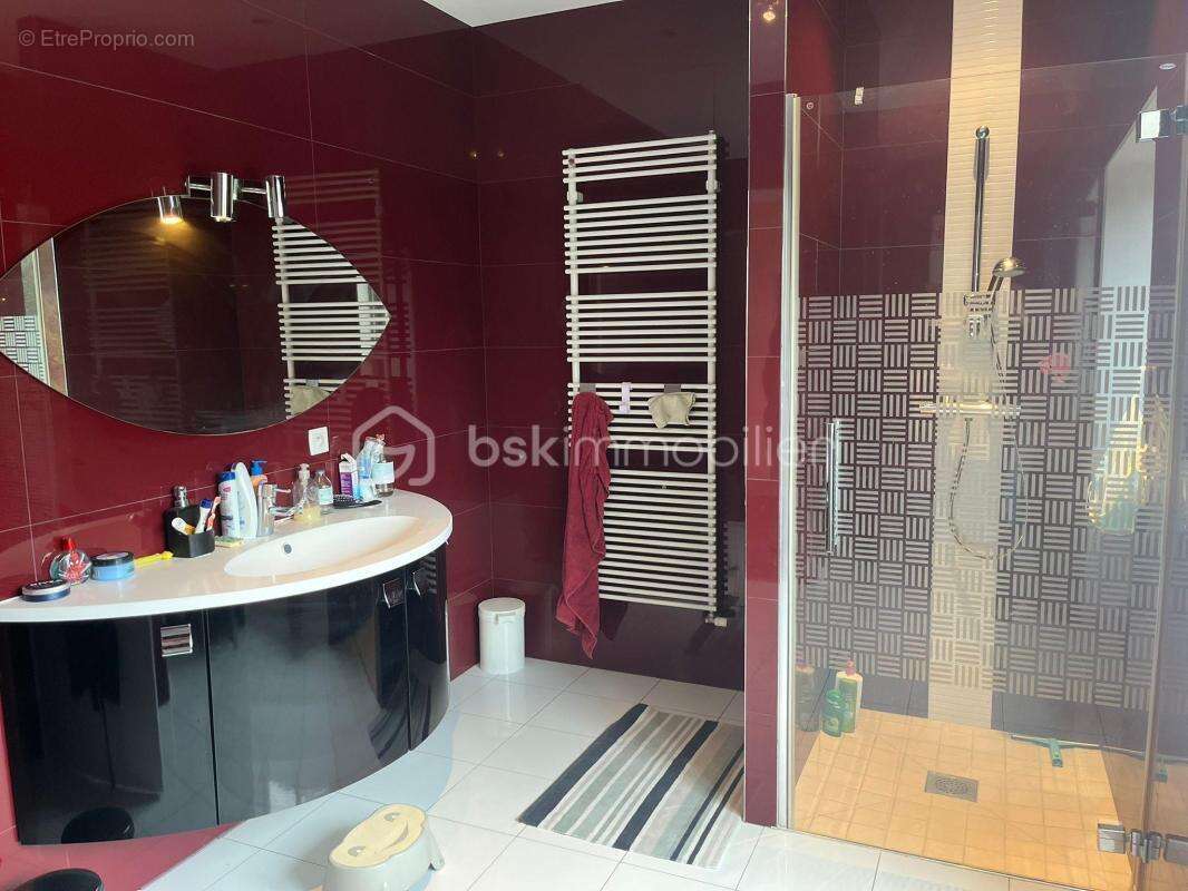 Ancien prieuré rénové – propriété de charme avec dépendances, gite, piscine & tennis - photo 15