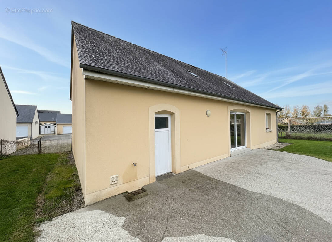 Maison à AMBRIERES-LES-VALLEES