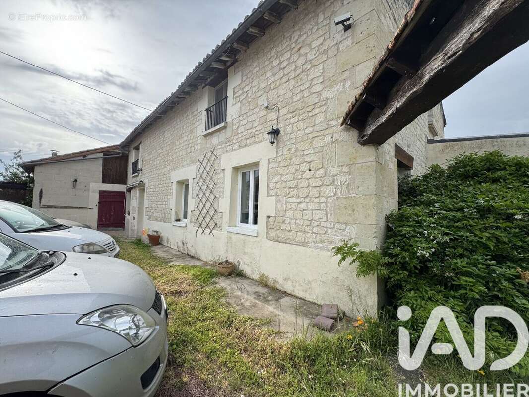 Maison 248 m² à Bournand  - photo 4