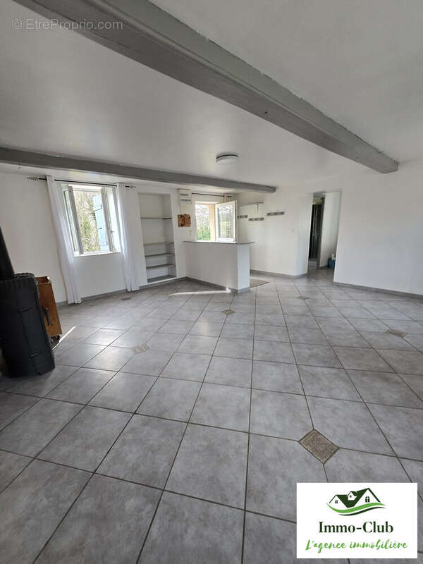 Maison à SAINT-HILAIRE-EN-MORVAN