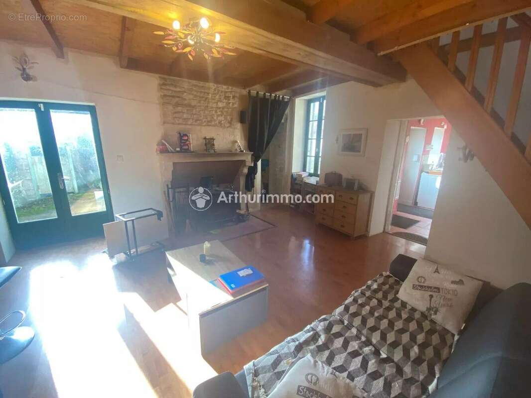 Maison à LOIRE-SUR-NIE