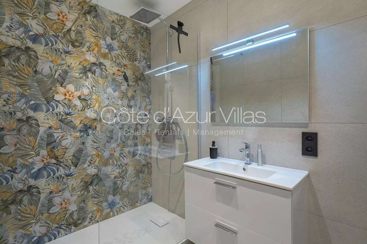 Maison à ROQUEFORT-LES-PINS