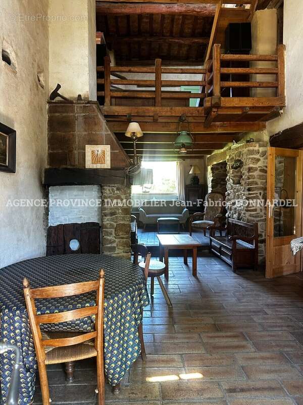 Maison à LES PILLES