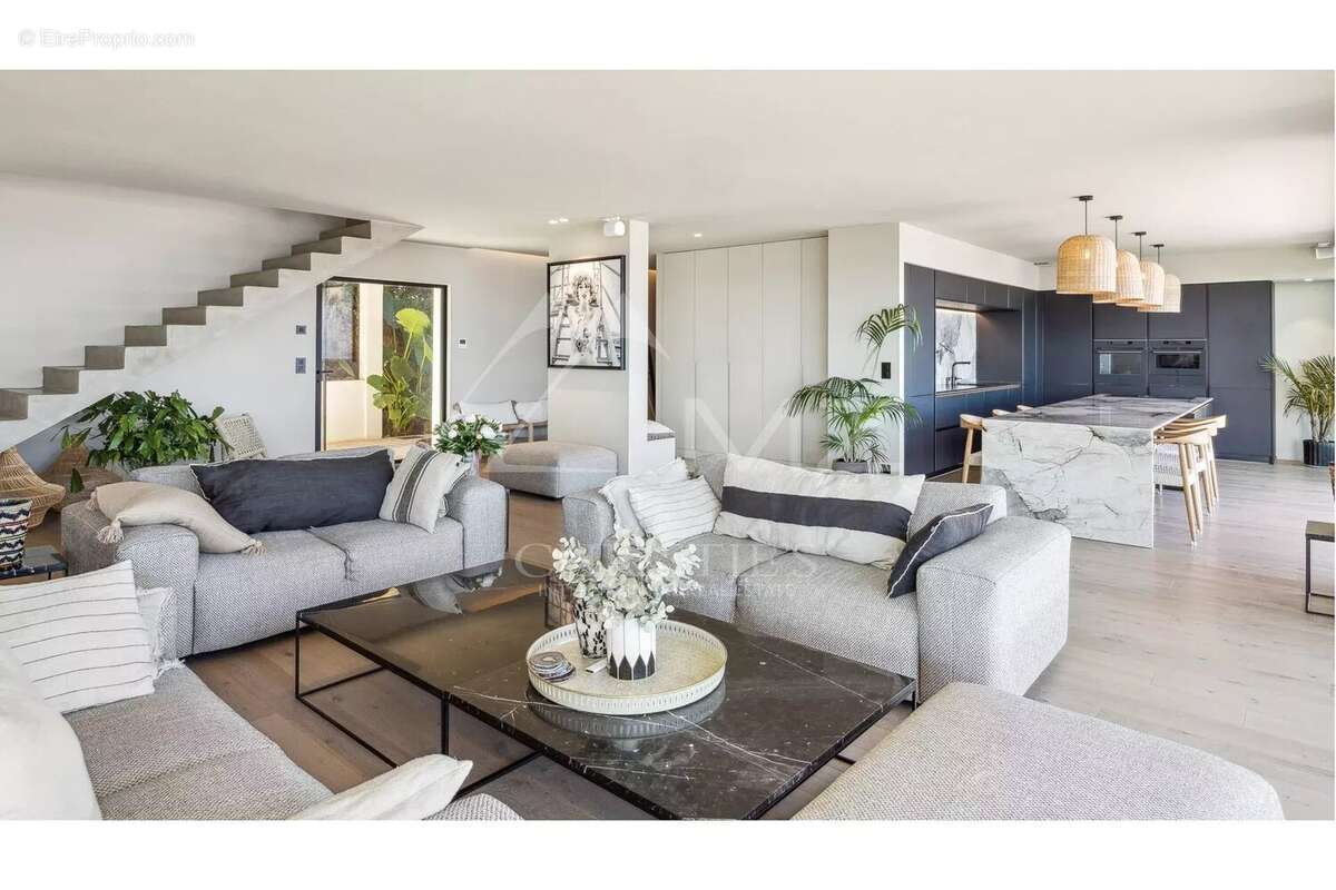 Maison à LES ISSAMBRES