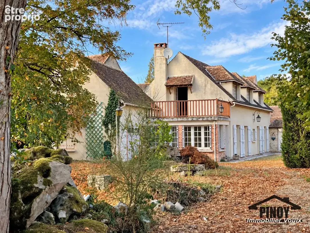 Du charme et du potentiel à Chevry-en-Sereine - Maison ancienne avec jardin de 1 882 m2 à Chevry-en-Sereine - photo 2