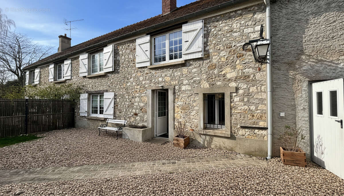 Maison à NEAUPHLE-LE-VIEUX