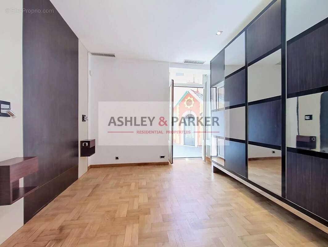 Appartement bourgeois 5 pièces avec pavillon indépendant et jardin privatif avec emplacements voiture - photo 11
