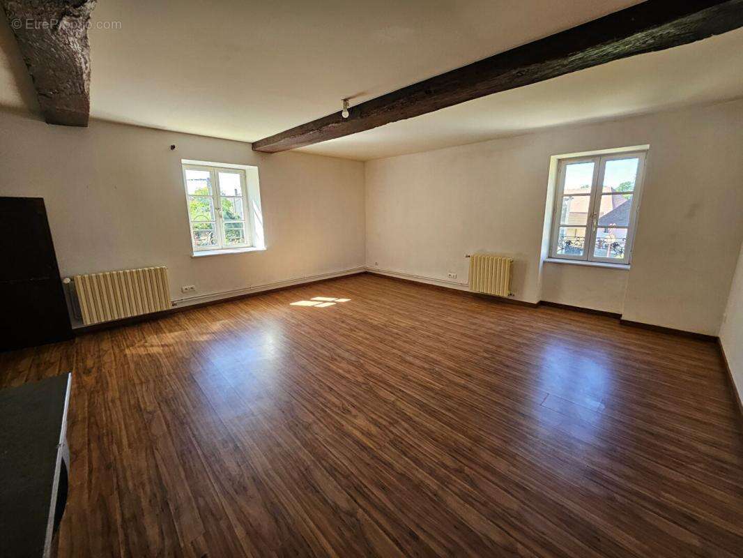 210 000, Maison Ancienne de Caractère, 10 mn de Mirebeau, TALMAY - photo 5
