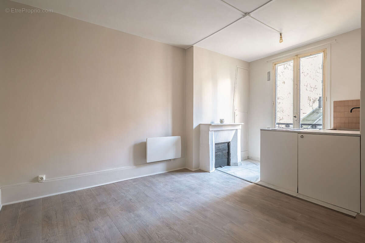 Appartement à PARIS-18E