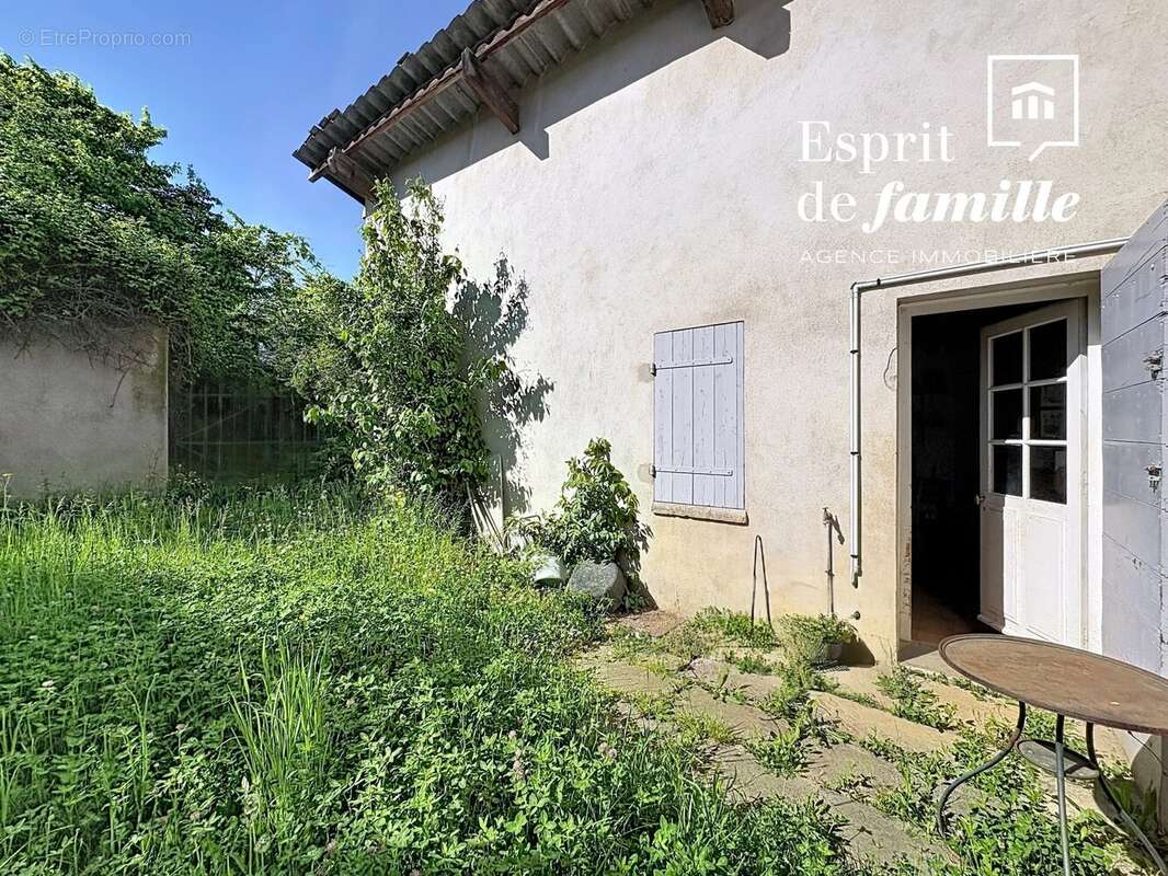 Maison à MONTANAY