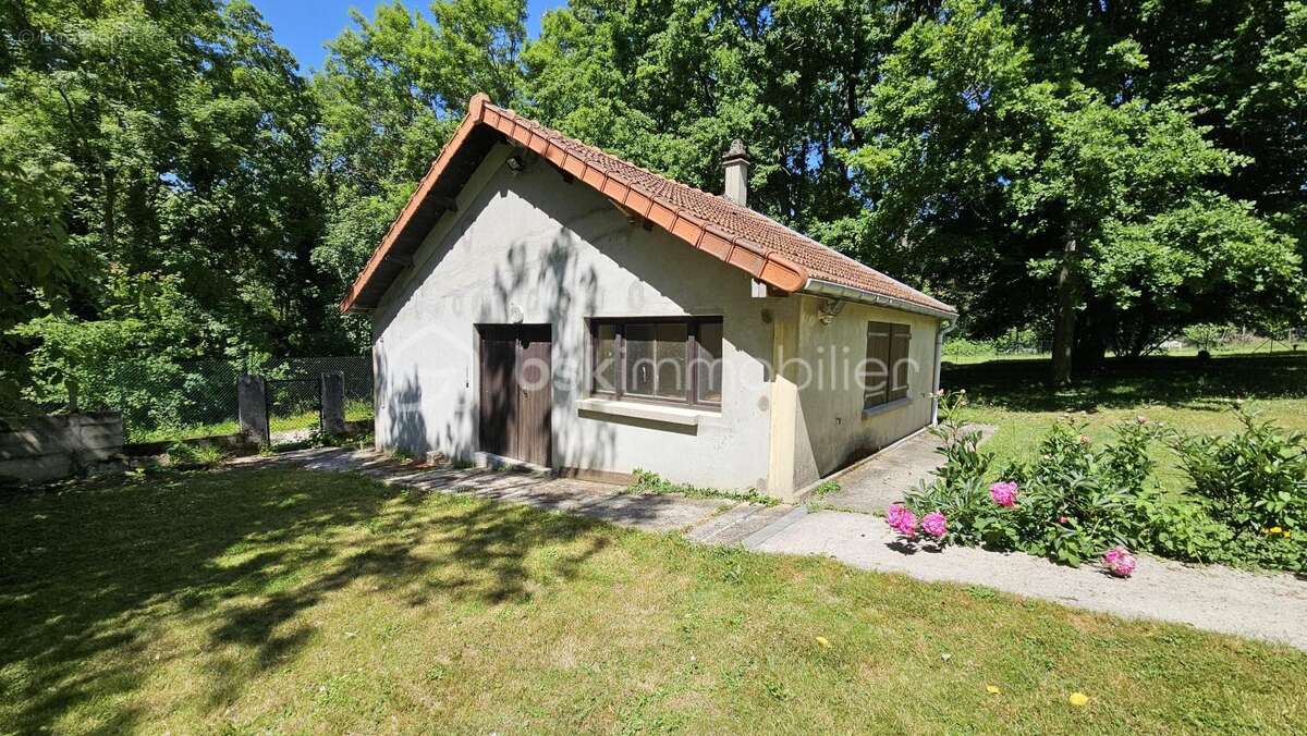 Terrain à BOUSSY-SAINT-ANTOINE