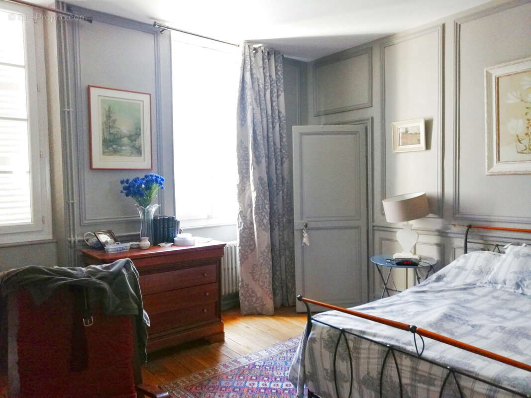 Nevers centre ville appartement T. 7  avec terrasse privative - photo 12