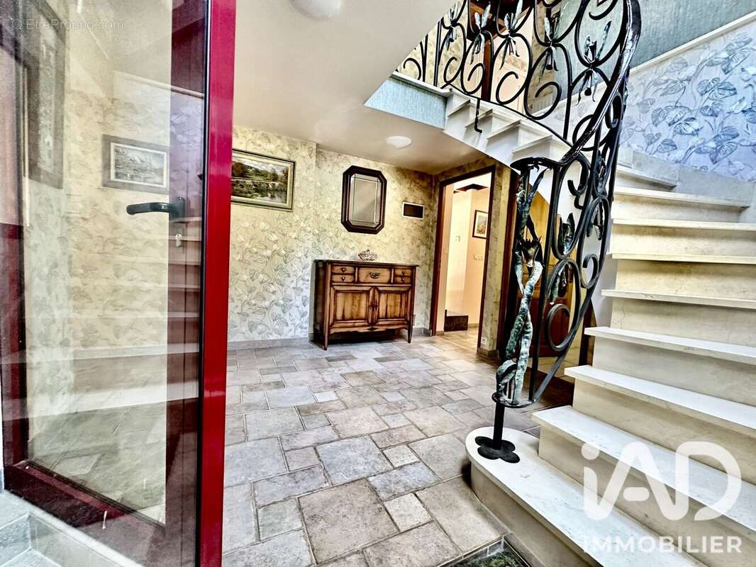 Maison 310 m² à Guengat  - photo 2