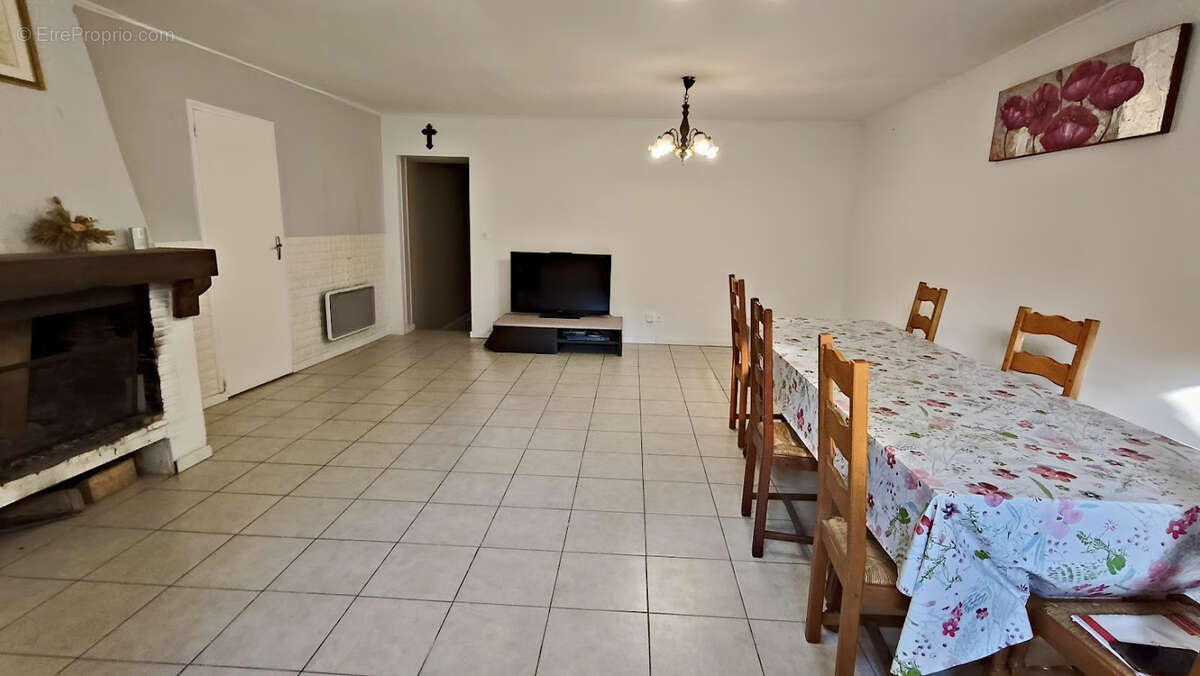 Maison à SAINT-MARTIN-LACAUSSADE