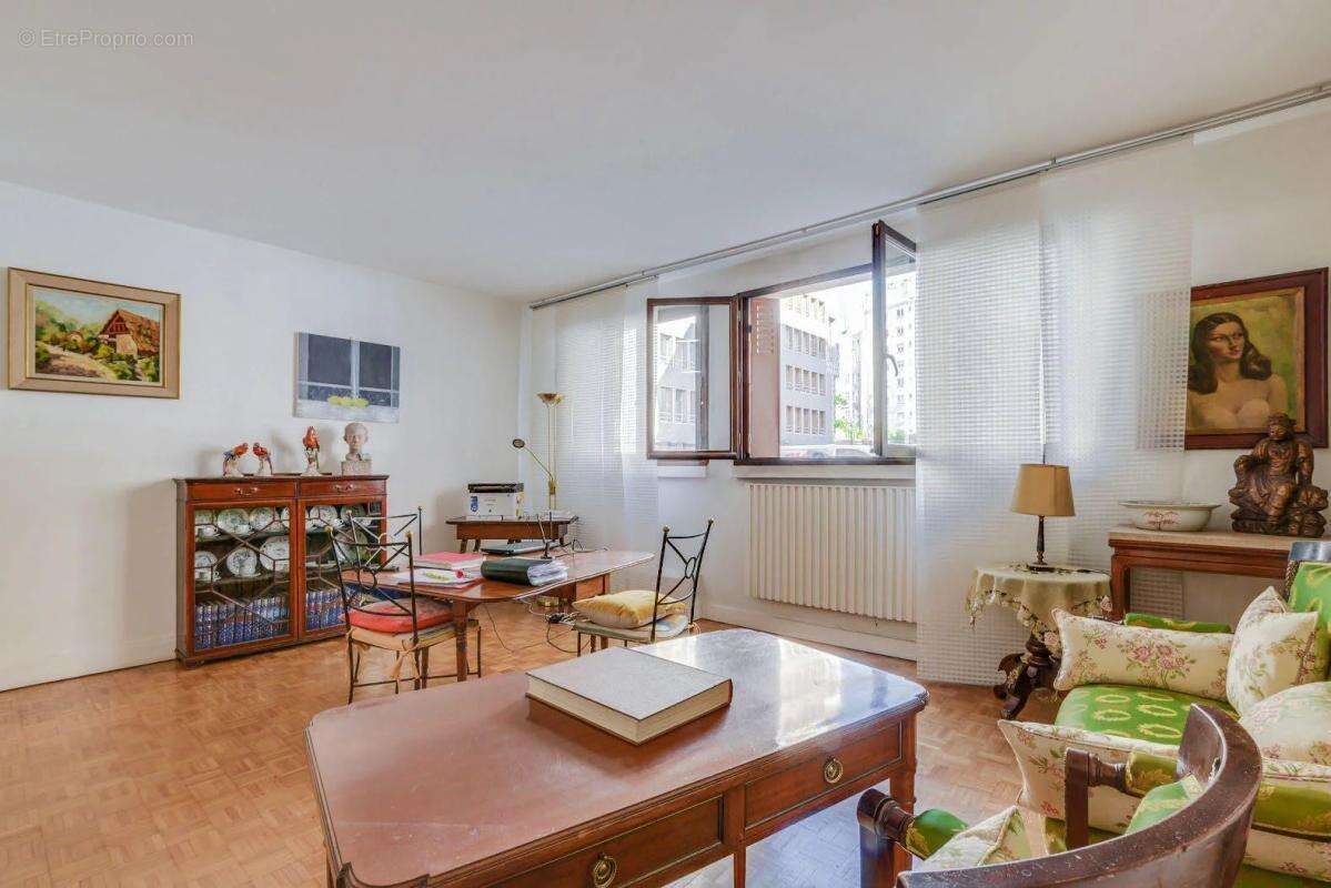 Commerce à PARIS-16E