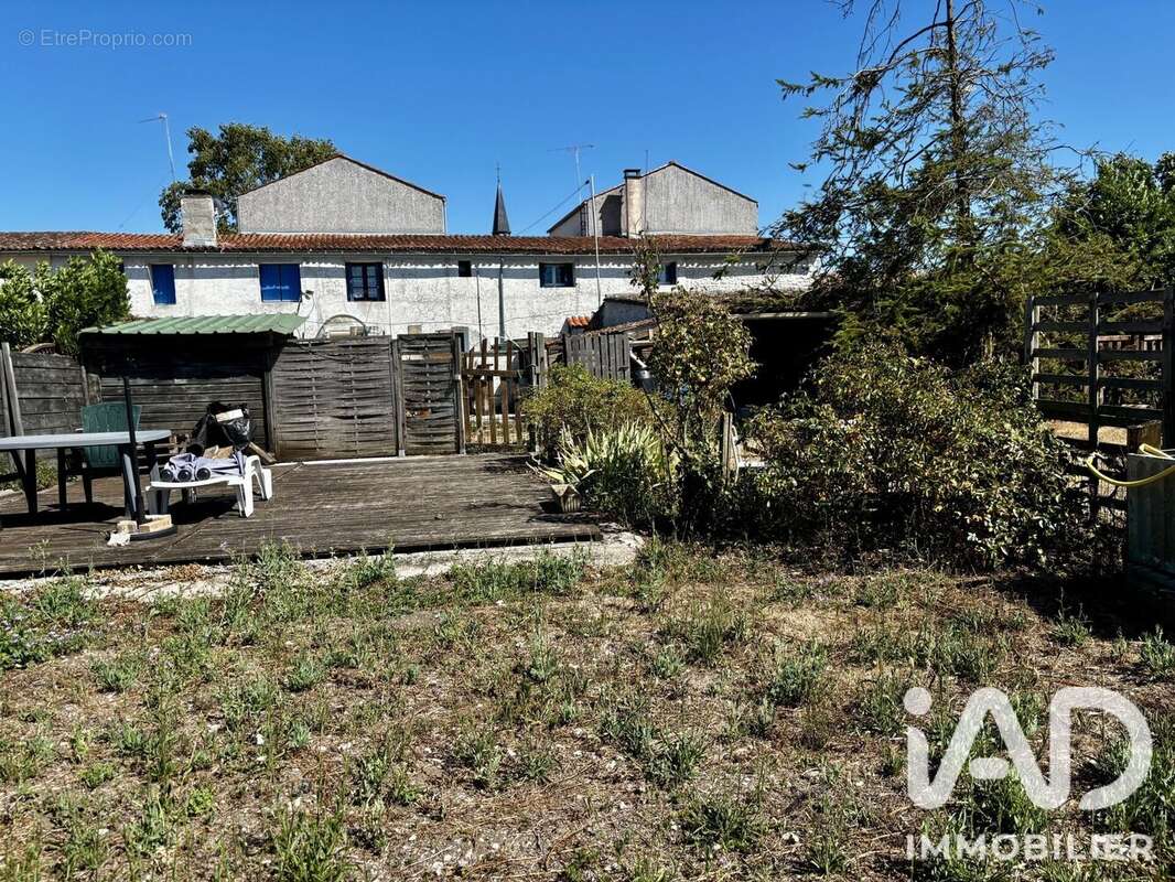 Maison 180 m² à L'eguille  - photo 2