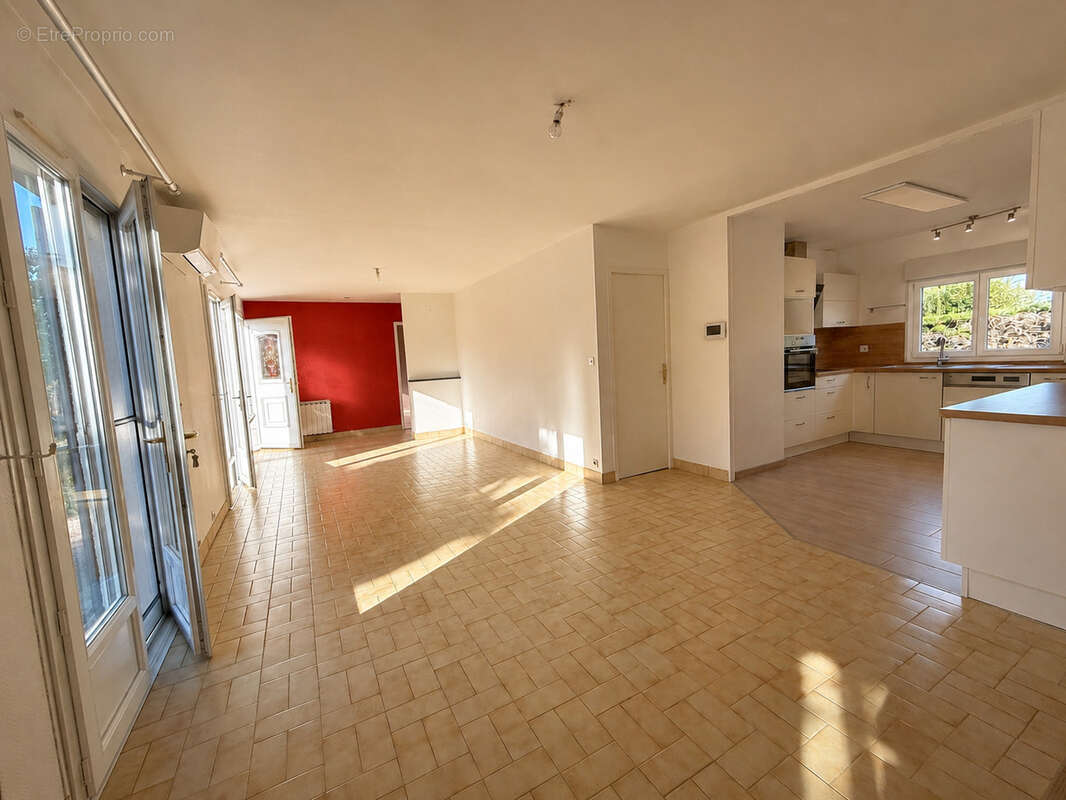 Maison 4 chambres double garage et jardin - photo 3