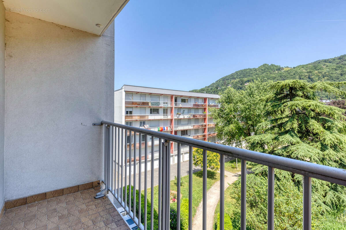 Appartement à SAINT-MARTIN-D'HERES
