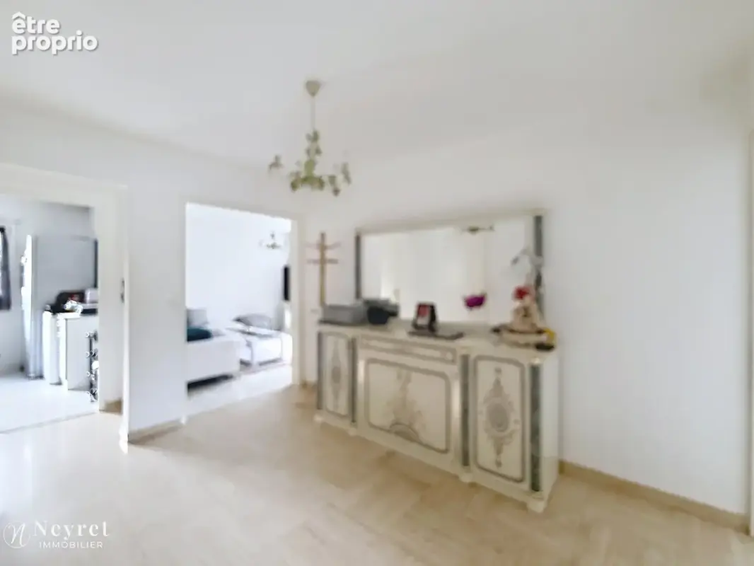 T4 avec garage et balcon chateaucreux - photo 11
