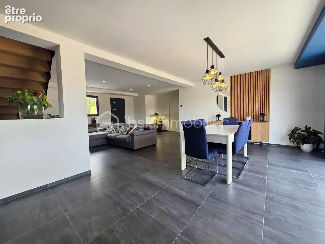 Maison contemporaine de 2023 avec 1 861 m² de terrain - photo 4