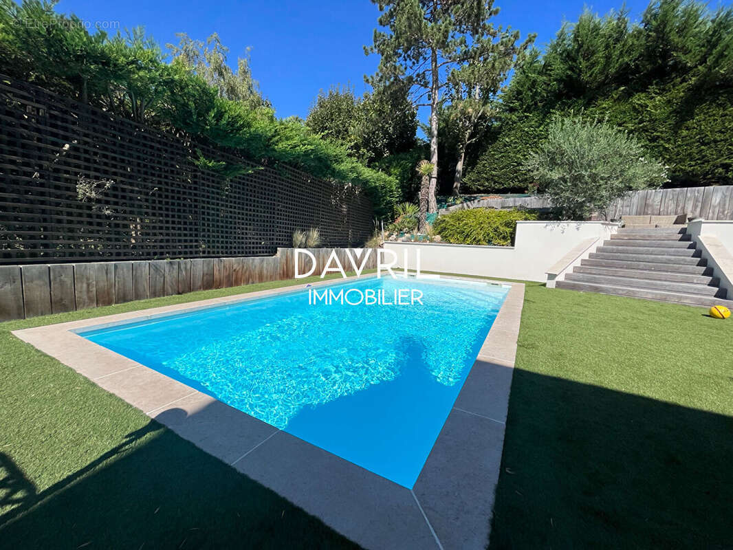 Maison à CHANTELOUP-LES-VIGNES
