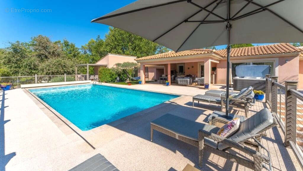 Maison à SAINT-MAXIMIN-LA-SAINTE-BAUME