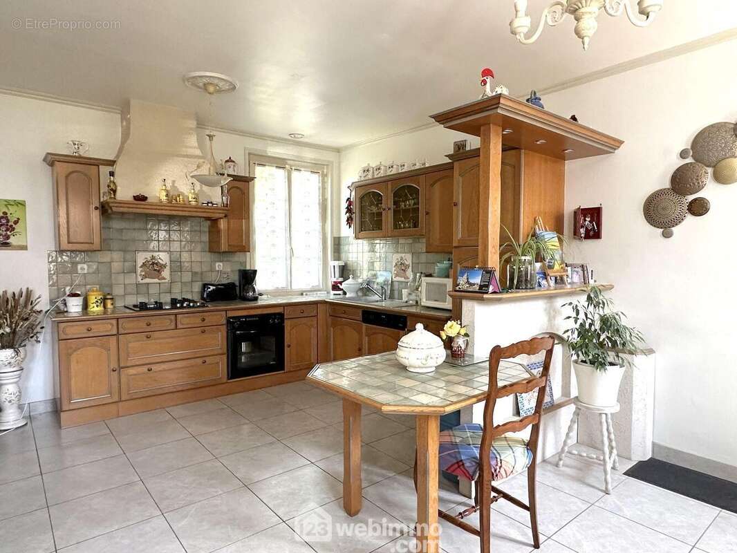 Maison 130 m² à Beaufort-En-Vallee  - photo 3