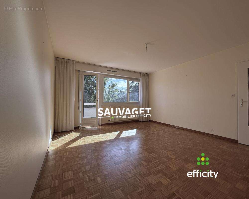 Appartement à REIGNIER