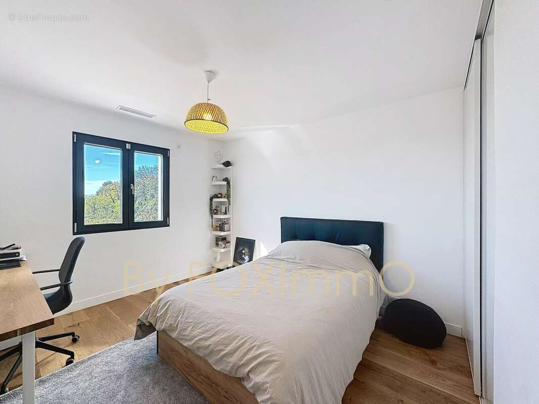 Limte  Vence, villa rénovée 300 m² – 5 suites – Piscine – Position dominante – Bien rare sur le secteur - photo 12
