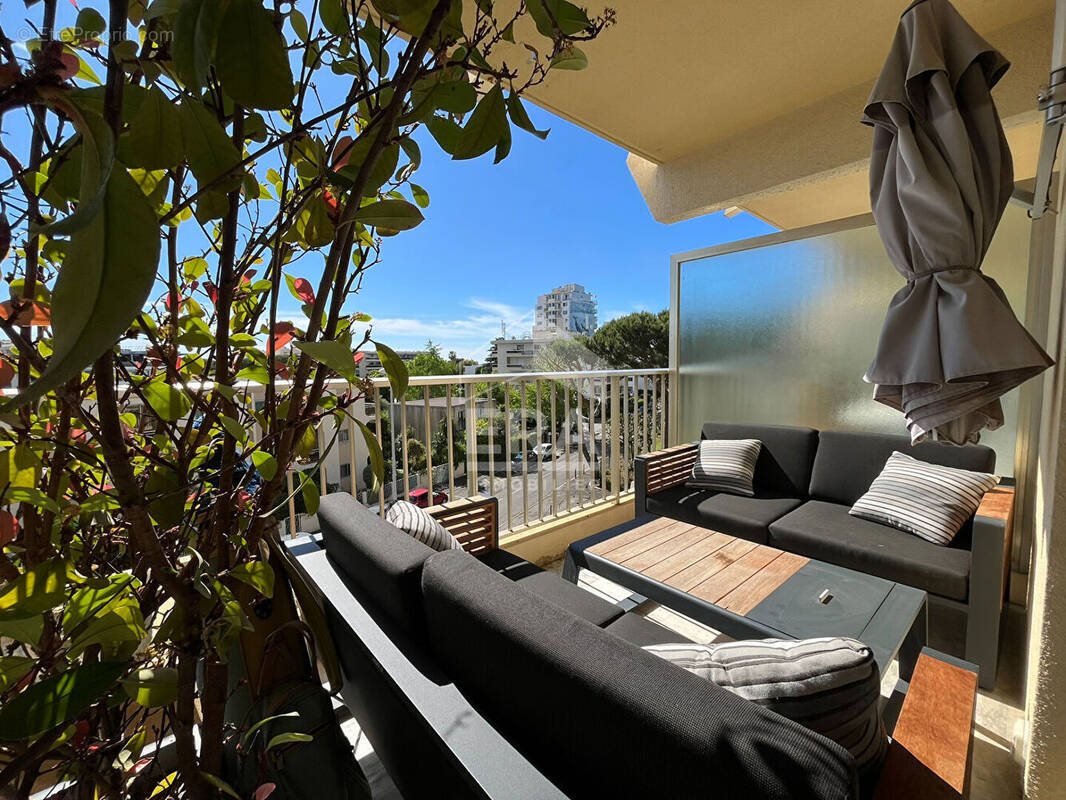 Appartement à SAINT-LAURENT-DU-VAR