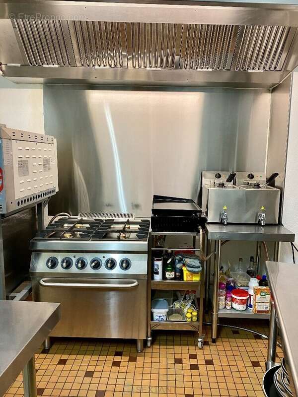 Commerce à LA ROCHE-BLANCHE